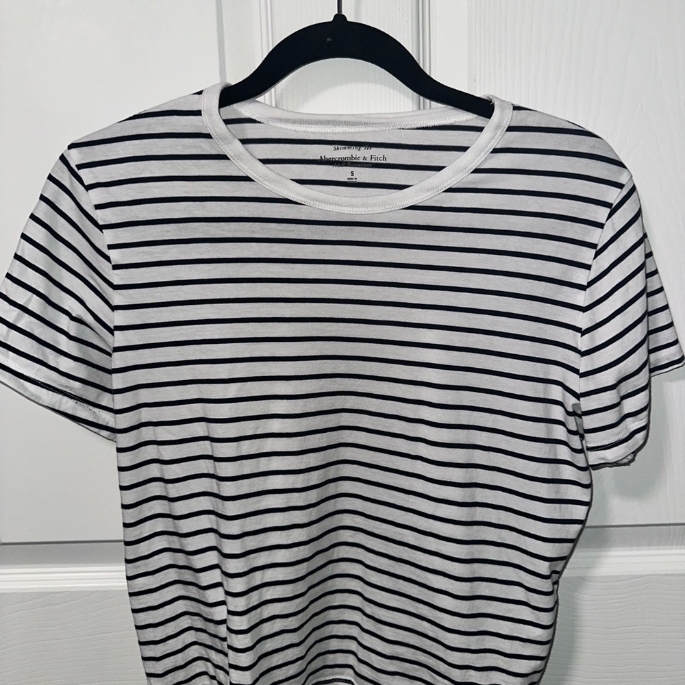 Abercrombie & Fitch Black and White skimming Striped Tee